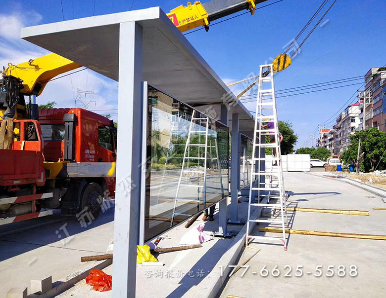 福建泉州現(xiàn)代時尚公交車站臺案例